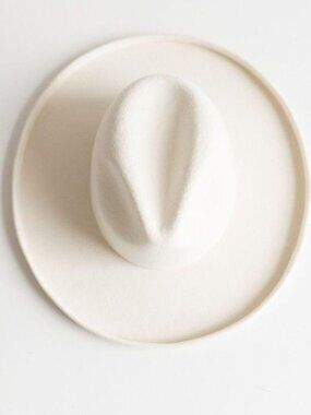 NWT Gold Belt Wide Flat Brim Suede Fedora Hat